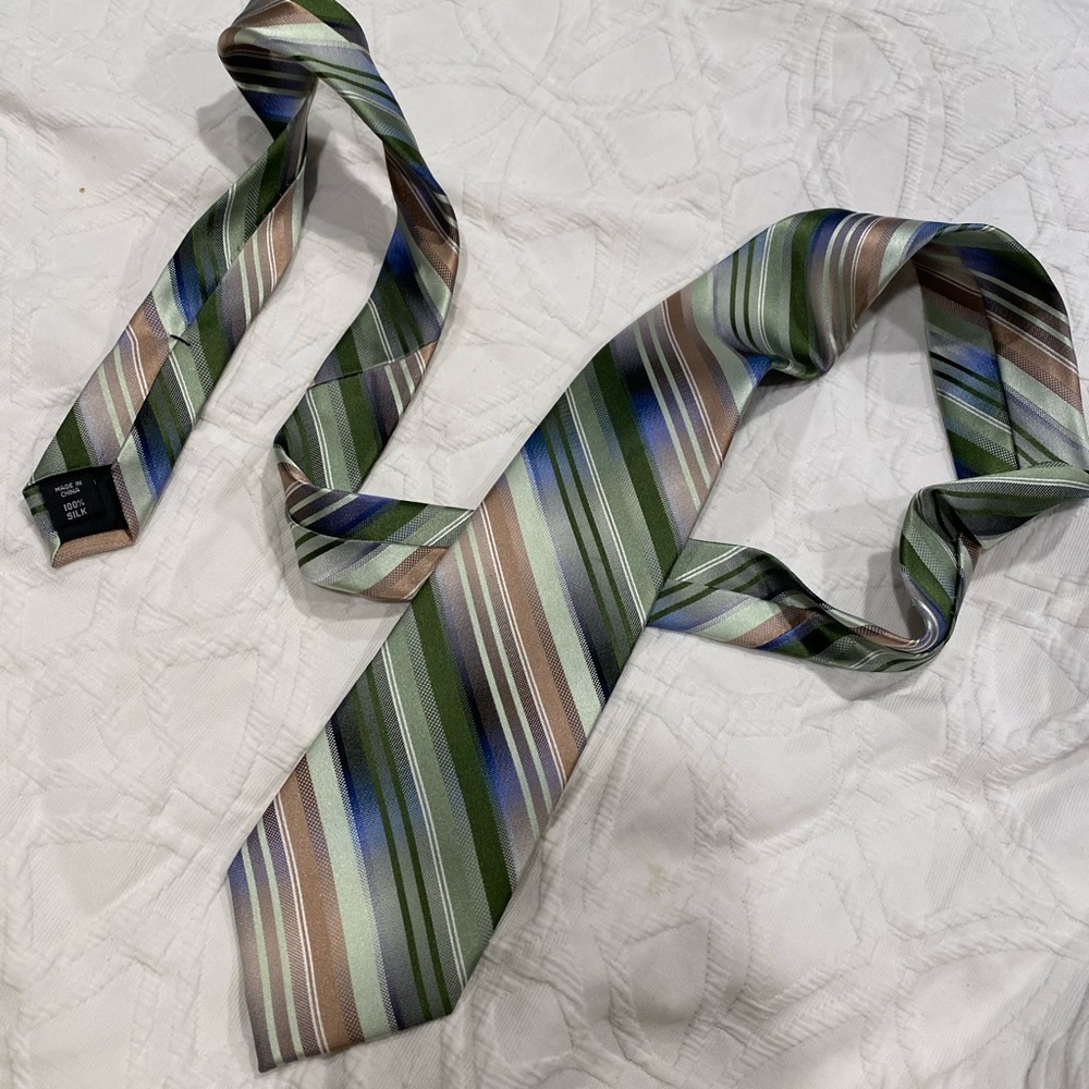 FREE Van Heusen Tie